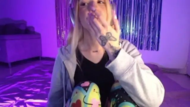 Snapshot of Alina_Lee_t chatting on October 25, 2025, 2:55 am Alina Lee t online show from October 25, 2025, 2:55 am