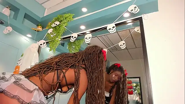 MichellePose online show from October 31, 2025, 12:13 pm