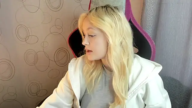 Julliakoill online show from February 7, 2026, 10:23 am