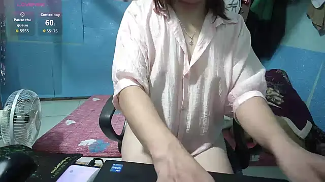 Snapshot of Xue_weng chatting on October 1, 2025, 8:13 pm Xue weng online show from October 1, 2025, 8:13 pm