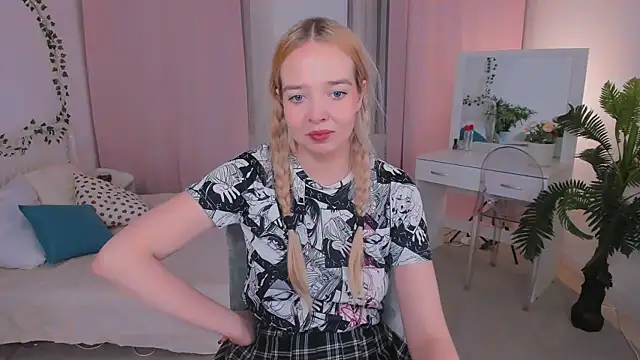 Snapshot of BellaMontgomery chatting on October 11, 2025, 9:27 pm BellaMontgomery online show from October 11, 2025, 9:27 pm