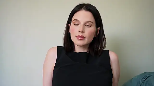 ellaa91 online show from May 3, 2026, 1:15 pm