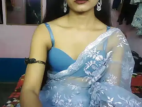 ROSE GOLDE online show from November 11, 2025, 4:46 pm
