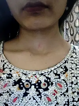 ROSE GOLDE online show from September 26, 2025, 5:20 pm