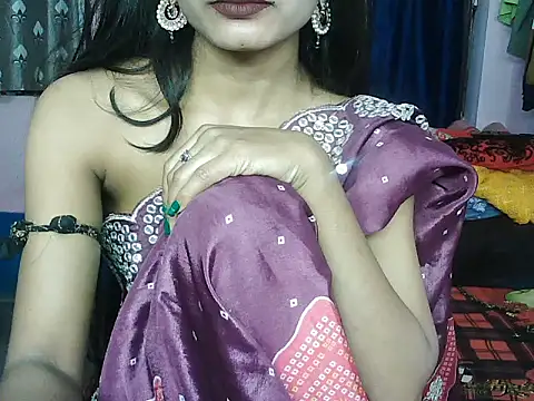 ROSE GOLDE online show from November 12, 2025, 3:16 pm