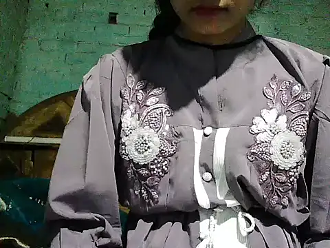 ROSE GOLDE online show from October 28, 2025, 11:20 am