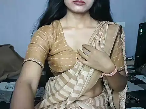 Snapshot of ROSE_GOLDE chatting on May 27, 2026, 1:18 pm ROSE GOLDE online show from May 27, 2026, 1:18 pm