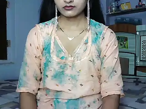 Snapshot of ROSE_GOLDE chatting on June 18, 2026, 5:50 am ROSE GOLDE online show from June 18, 2026, 5:50 am