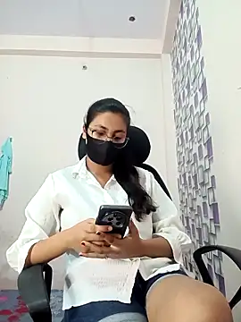 hotmanshi online show from September 22, 2025, 3:29 pm