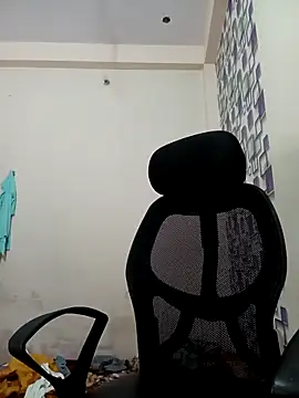 hotmanshi online show from September 25, 2025, 1:06 pm