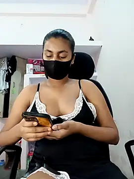 hotmanshi online show from October 5, 2025, 7:04 pm