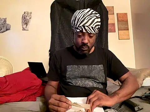 viceutk1 online show from October 10, 2025, 9:32 am