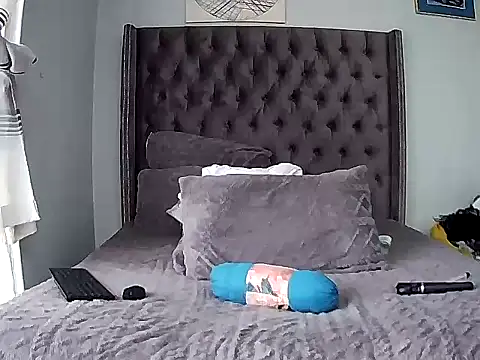 CouplesX96xx online show from December 16, 2025, 9:57 am