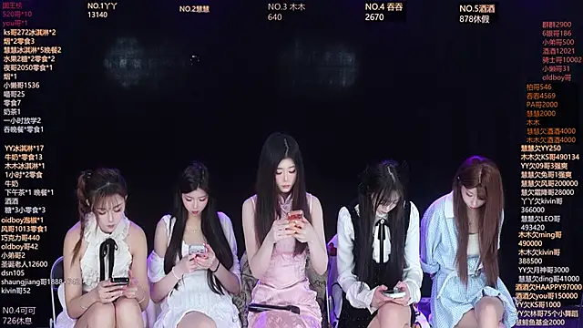 EYgirl222 online show from April 6, 2026, 7:42 am