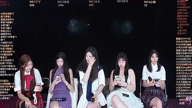 EYgirl222 online show from January 14, 2026, 8:40 am