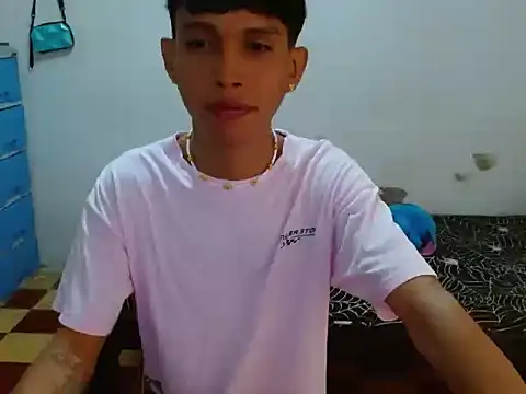 skinny1hugecock27 online show from April 16, 2026, 1:01 pm