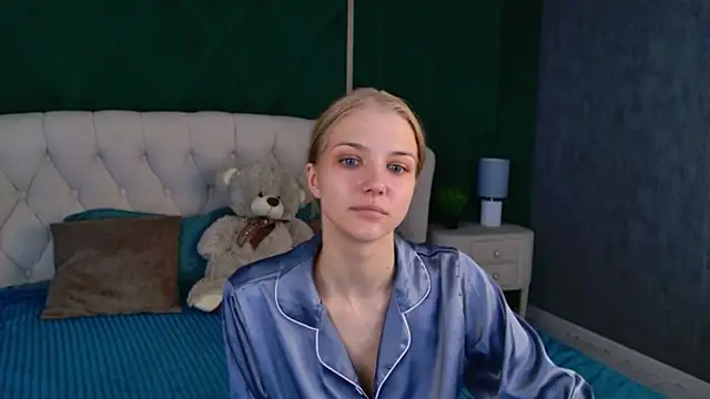 4example Chloe online show from May 21, 2026, 5:49 am