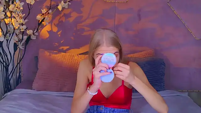 4example Chloe online show from October 18, 2025, 10:50 am