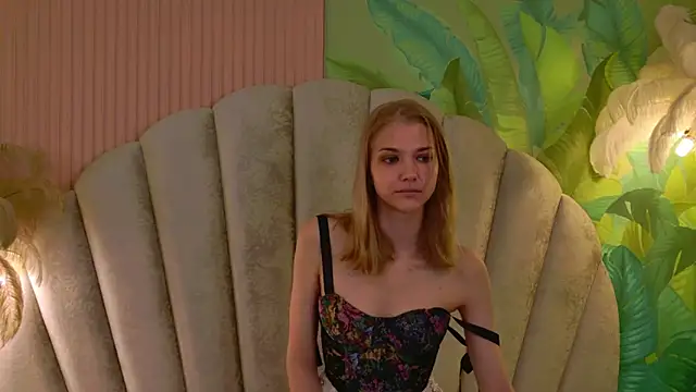 4example Chloe online show from May 24, 2026, 5:40 am