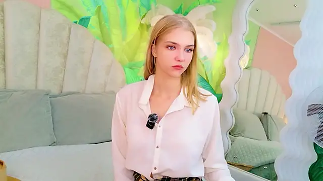 4example Chloe online show from July 8, 2026, 5:52 am