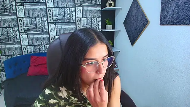 Snapshot of DanielaMonroe chatting on October 11, 2025, 8:21 pm DanielaMonroe online show from October 11, 2025, 8:21 pm