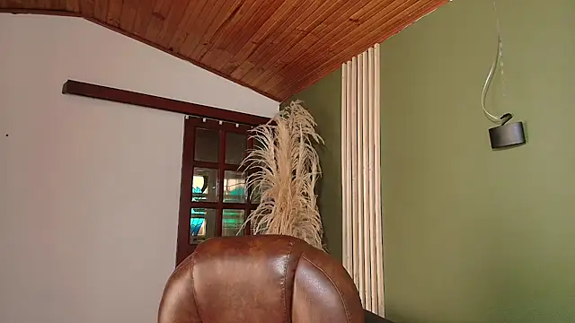 Snapshot of DanielaMonroe chatting on September 28, 2025, 2:13 pm DanielaMonroe online show from September 28, 2025, 2:13 pm