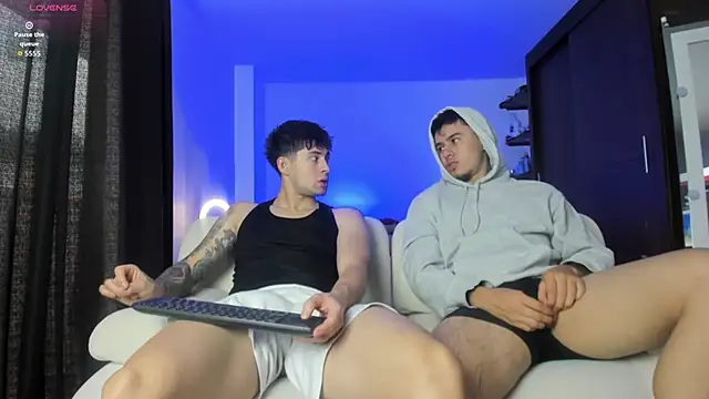 Snapshot of twinguys chatting on October 16, 2025, 1:08 pm twinguys online show from October 16, 2025, 1:08 pm