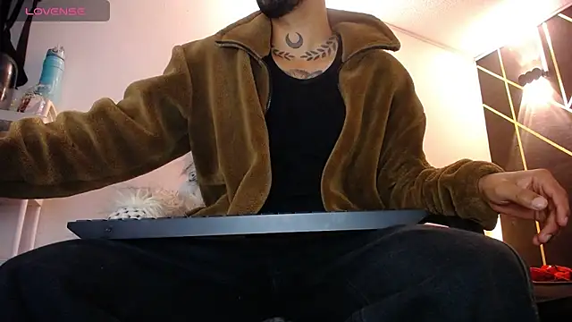 LickMyInk online show from December 21, 2025, 4:36 am