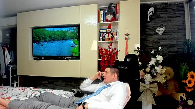 SpartacusDaddy48 online show from April 15, 2026, 7:58 pm