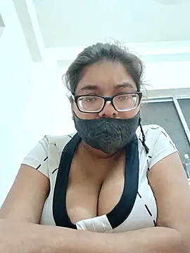 Elie couple143 online show from November 13, 2025, 6:34 pm