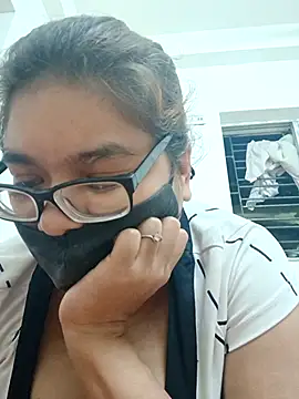 Snapshot of Elie_couple143 chatting on September 27, 2025, 4:24 pm Elie couple143 online show from September 27, 2025, 4:24 pm