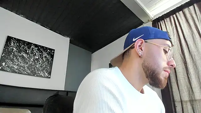 Snapshot of Maximo_Wolff chatting on September 17, 2025, 8:11 pm Maximo Wolff online show from September 17, 2025, 8:11 pm