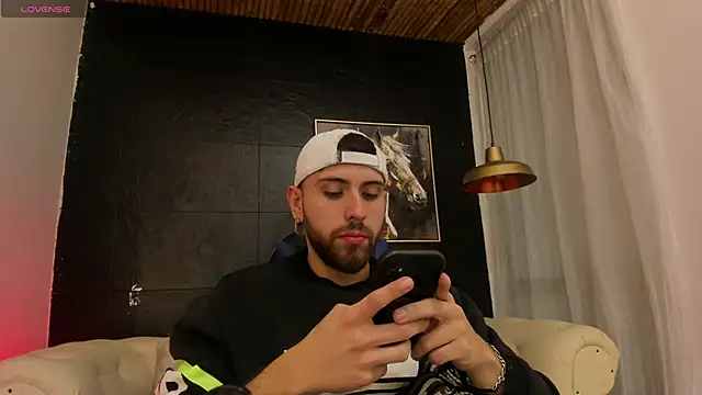 Snapshot of Maximo_Wolff chatting on October 15, 2025, 8:06 pm Maximo Wolff online show from October 15, 2025, 8:06 pm