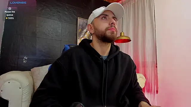 Maximo Wolff online show from November 2, 2025, 8:03 pm