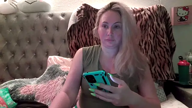 Snapshot of BigBoobsBlair chatting on October 4, 2025, 5:20 am BigBoobsBlair online show from October 4, 2025, 5:20 am