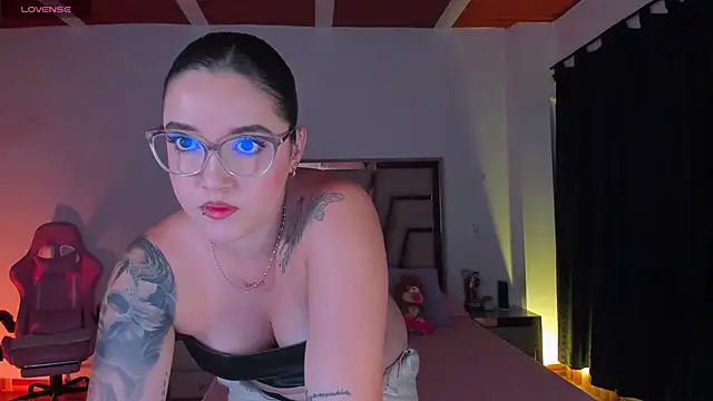 lunaarose online show from February 12, 2026, 3:06 am