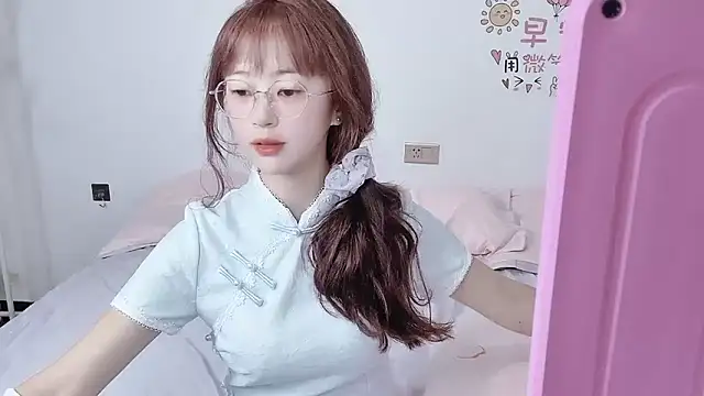 nini a online show from October 12, 2025, 2:02 am