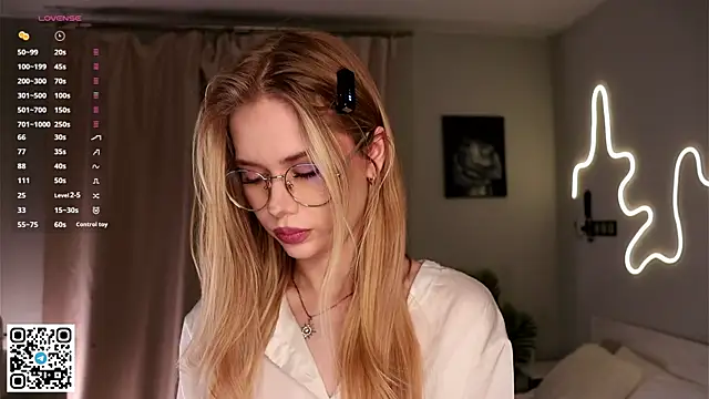 BeatrixCharton online show from September 24, 2025, 6:36 pm