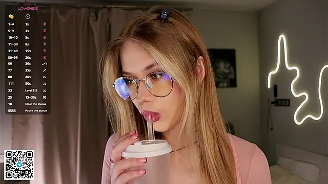 BeatrixCharton online show from October 12, 2025, 7:26 pm