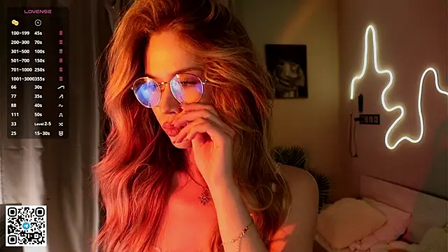 BeatrixCharton online show from October 21, 2025, 7:02 pm