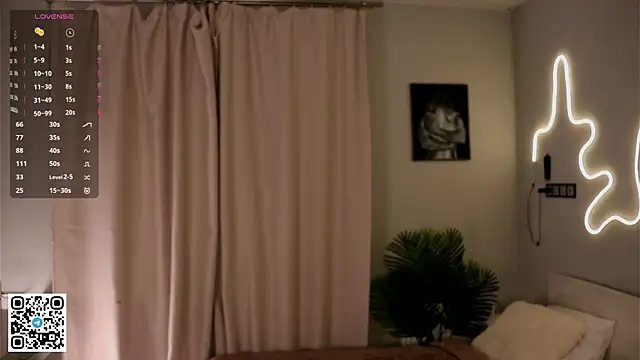 BeatrixCharton online show from October 24, 2025, 5:12 pm