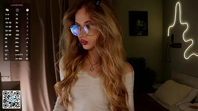 BeatrixCharton online show from October 17, 2025, 4:20 pm