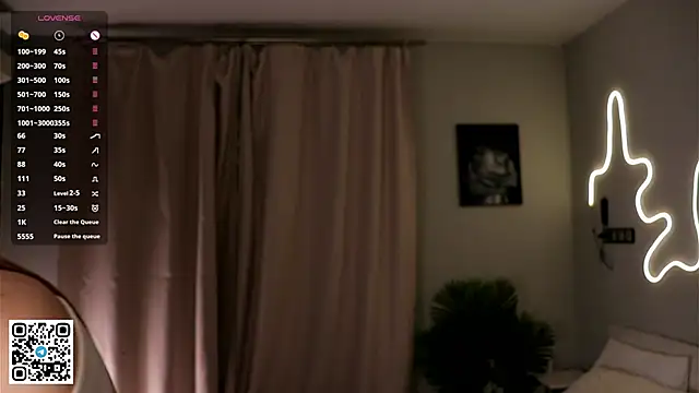 BeatrixCharton online show from September 29, 2025, 6:24 pm