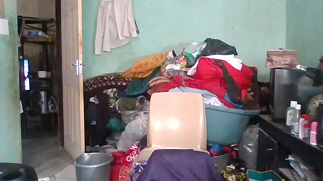 Snapshot of Nicky52 chatting on October 29, 2025, 5:50 am Nicky52 online show from October 29, 2025, 5:50 am