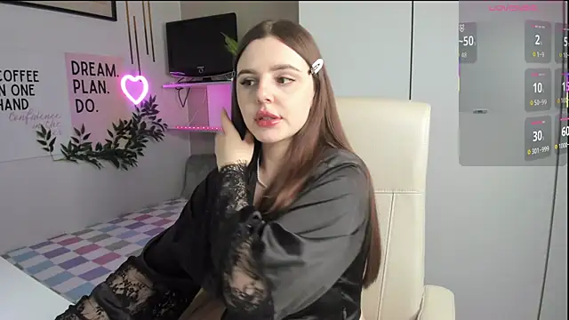 Snapshot of LiaWoow chatting on October 13, 2025, 1:45 pm LiaWoow online show from October 13, 2025, 1:45 pm