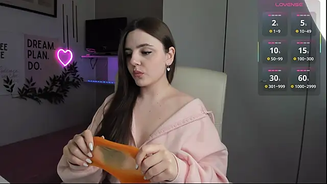 Snapshot of LiaWoow chatting on September 30, 2025, 2:45 pm LiaWoow online show from September 30, 2025, 2:45 pm