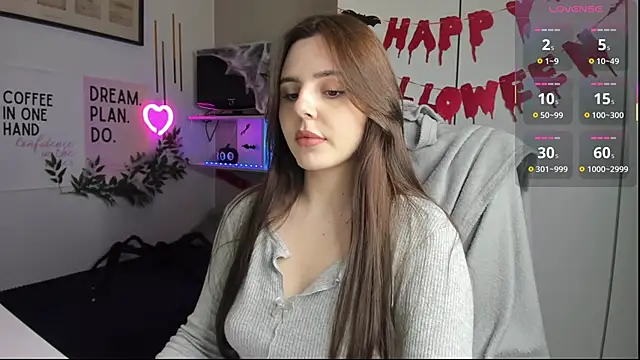 LiaWoow online show from November 3, 2025, 2:31 pm