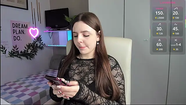 Snapshot of LiaWoow chatting on October 10, 2025, 6:36 am LiaWoow online show from October 10, 2025, 6:36 am