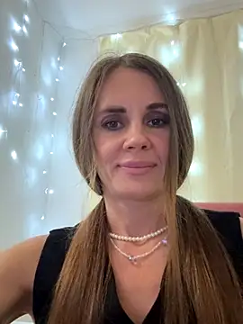 LucieMack online show from October 1, 2025, 7:40 pm