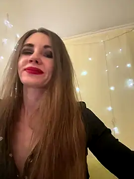 LucieMack online show from December 21, 2025, 8:42 pm